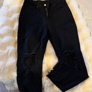 Elegant Black Distressed Women's Cropped Jeans